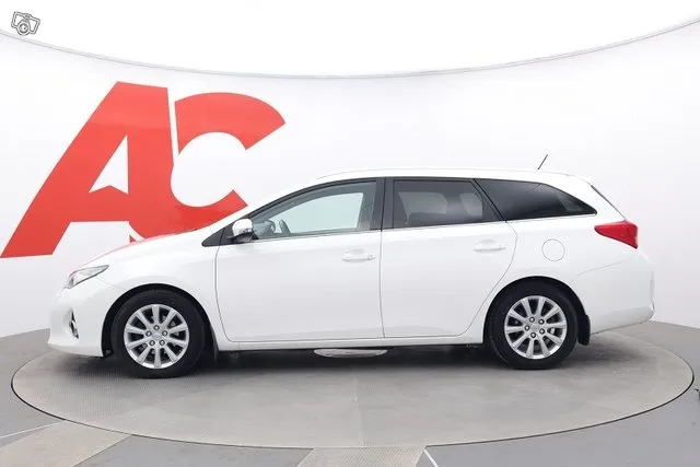 Toyota Auris Touring Sports 1,6 Valvematic Active Edition Multidrive S 5ov - Huippuvarustein, NAVI, Kamera, ym.ym. Image 2