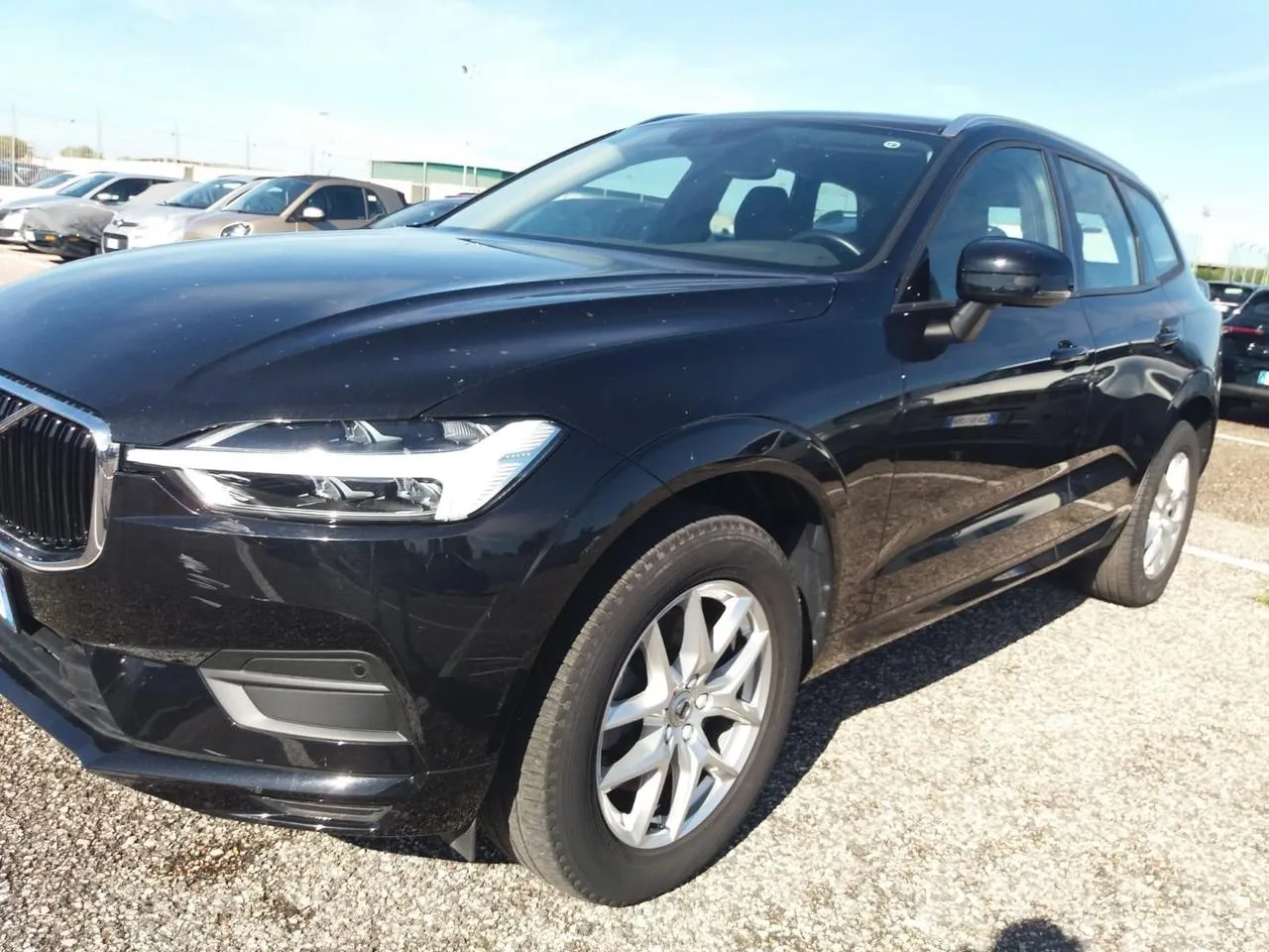 VOLVO XC60 B4 (d) AWD Geartronic Momentum Image 3