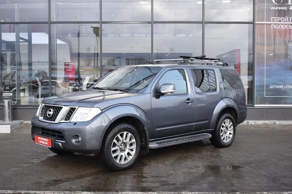 Nissan Pathfinder Image 1