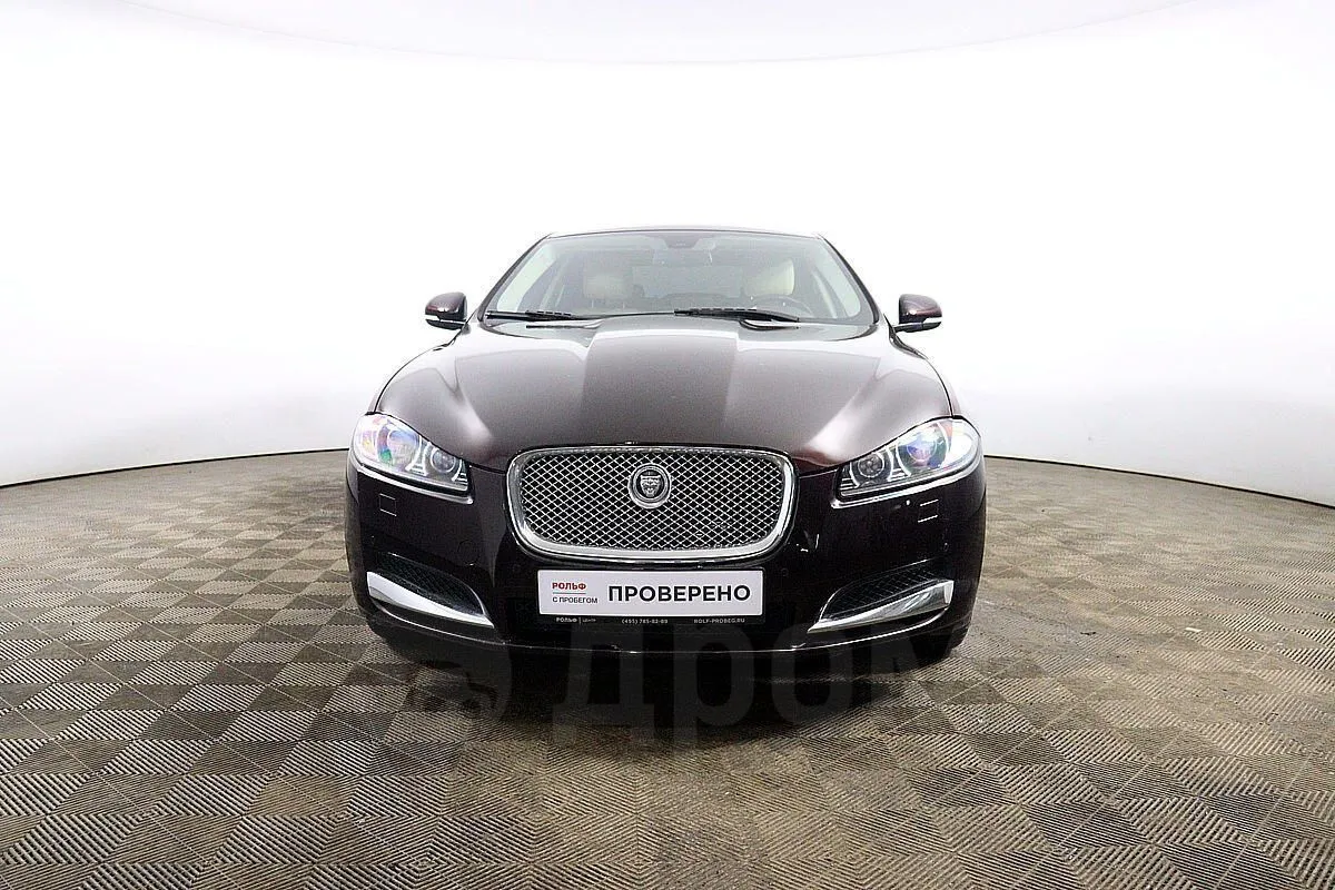 Jaguar XF Image 2